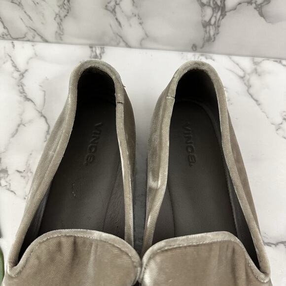 Vince Womens Gray Crushed Velvet Loafer Flats Size 8 Slip On Made in Italy - Picture 4 of 9